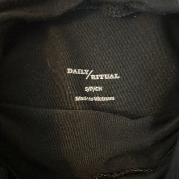 Amazon Daily Ritual Ladies Black Mock Neck Long Sleeve Tissue T Shirt Size Small - Picture 8 of 8